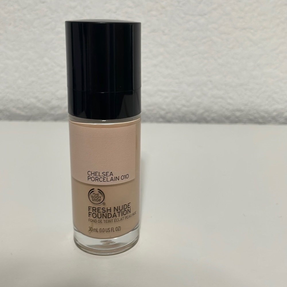NEW Body Shop Fresh Nude Foundation Chelsea Porcelain 010